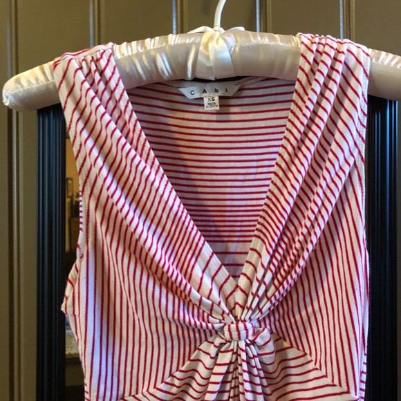 🌹CAbi XS sleeveless top flattering cut! - Picture 4 of 9